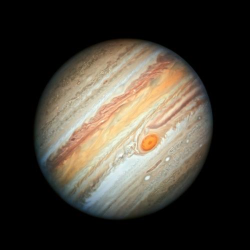 Couleurs orange et marron de Jupiter dans les nuages