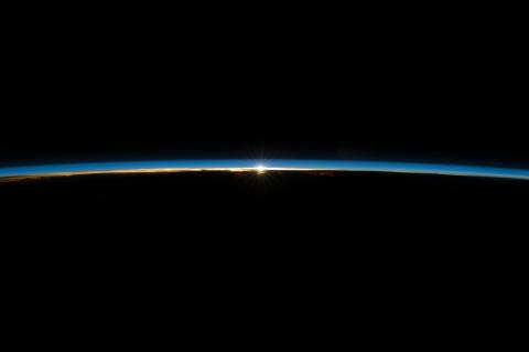 Le soleil fine ligne de l'atmosphère terrestre