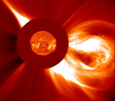 Gigantesque éjection de masse coronale