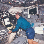 Dirk Frimout dans la navette spatiale 
